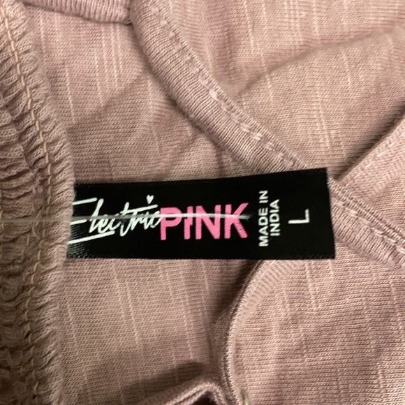 Weekend Vibes Crop Top - Picture 6 of 7